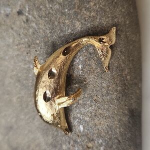 Vintage | Goldtone Dolphin Brooch